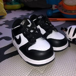 Size 4c Panda Dunks NIB